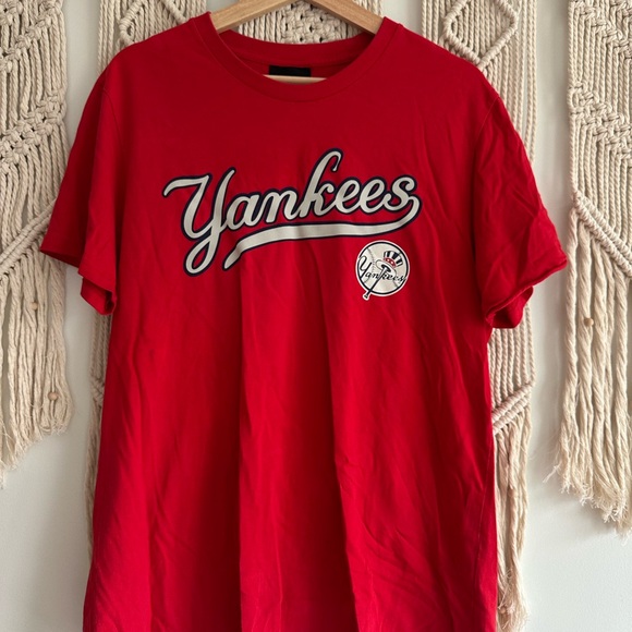 Yankees MLB Tee - Picture 2 of 3